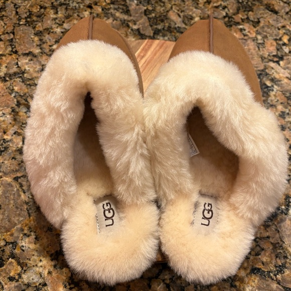 UGG® Scuffette II Suede Women's Slippers in Chestnut l Size: Women's 11 l NWOB - Picture 7 of 13